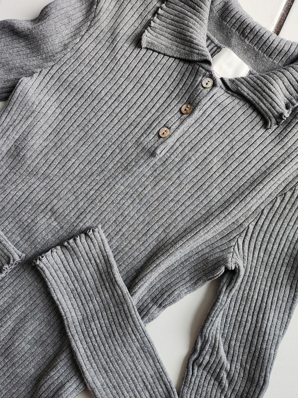 H&M Gray Ribbed Button-Front V-Neck Sweater - Picture 2 of 3